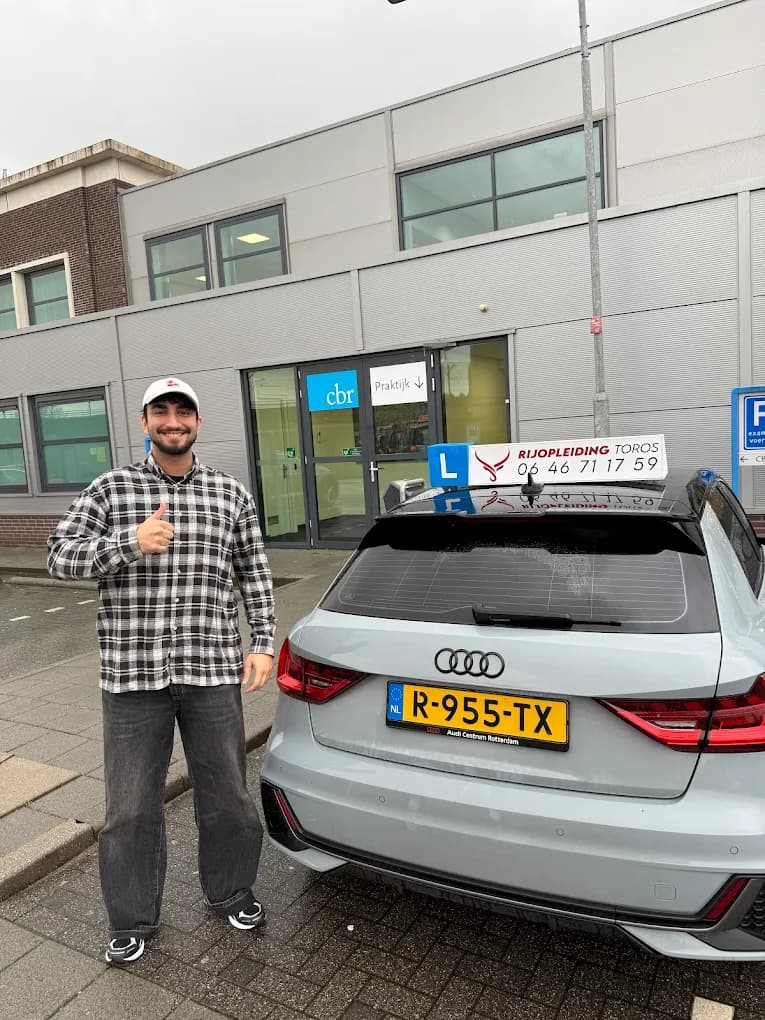 Geslaagde leerling bij Rijschool Toros